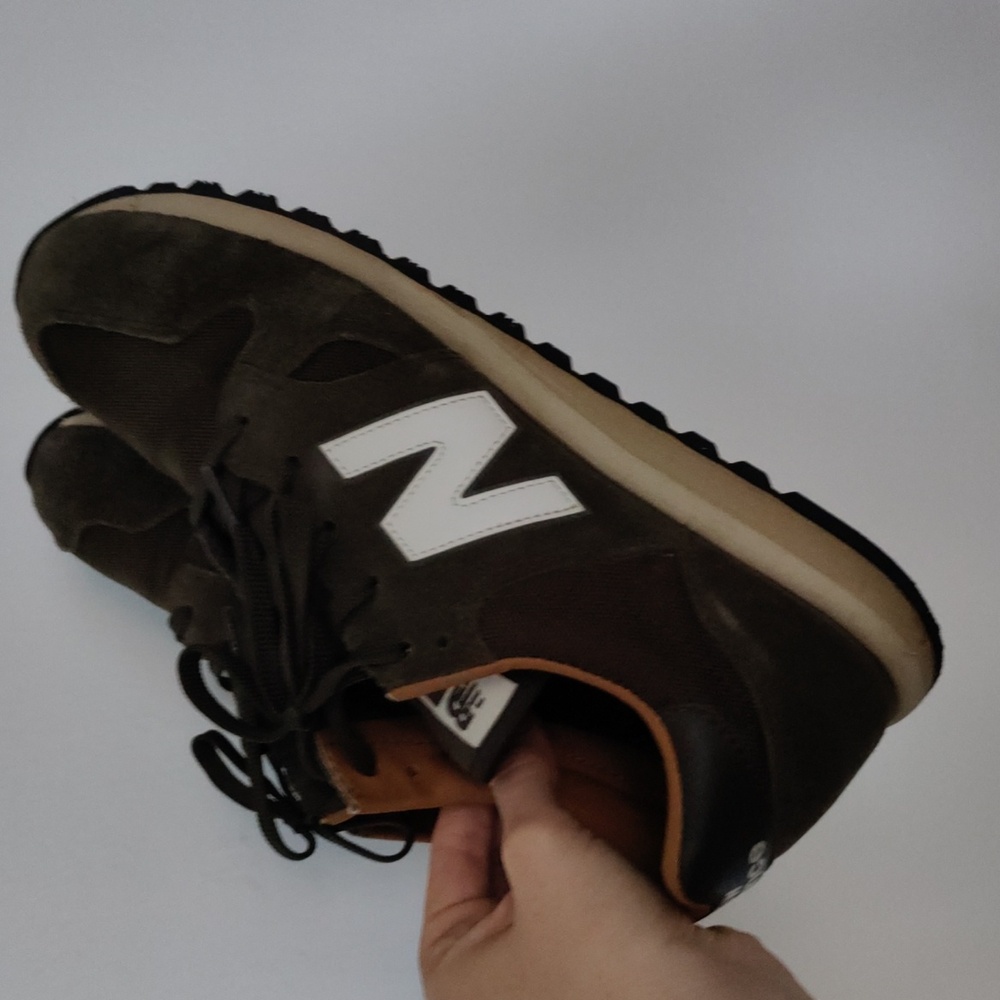 New Balance 520 in the Military Dark Triumph/Brown Sugar colorway. - Picture 13 of 13